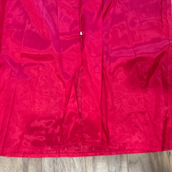 Excellent Condition Graduation Gown - Picture 7 of 8